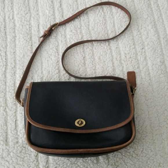 Coach Handbags - Vintage Coach Black & Tan City Crossbody Turnock